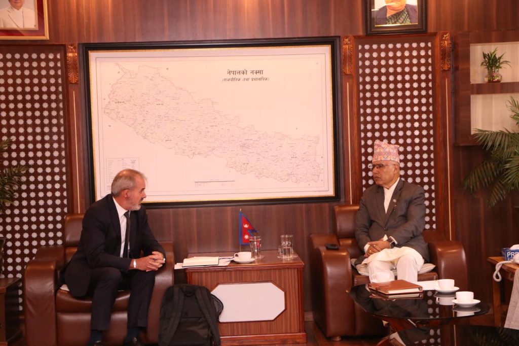 अर्थमन्त्री खनाल र अमेरिकी राजदूतबीच भेटवार्ता, पुनर्निर्माण योजनामा सहयोगको प्रतिवद्धता