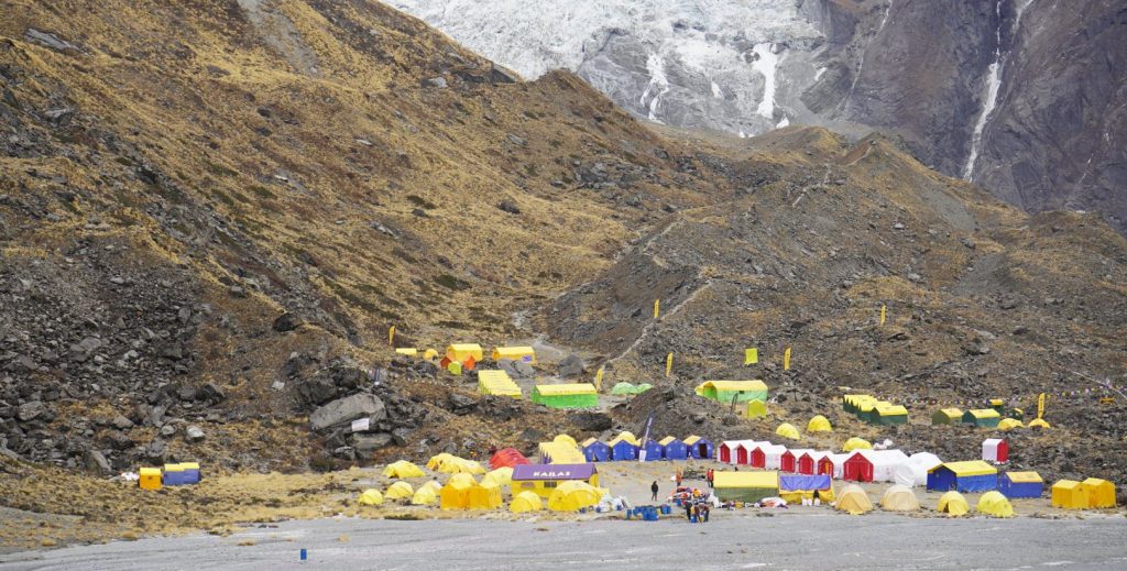 पदमार्गका लागि अन्नपूर्ण आधार शिविरमा पर्यटकको चहलपहल