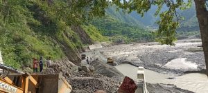 बिपी राजमार्गमा पुनः निर्माणकार्य तीव्र, दुई दिन भित्र सिन्धुलीतर्फ यातायात सञ्चालनमा आउने