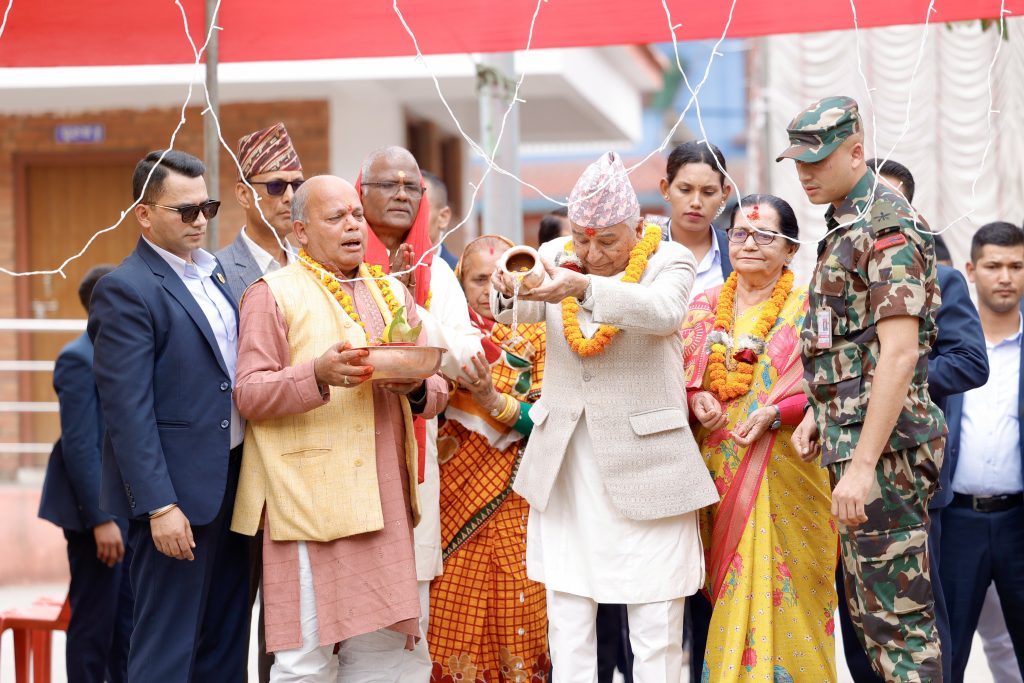 राष्ट्रपति पौडेलबाट गुह्येश्वरीमा अर्घ्यदान