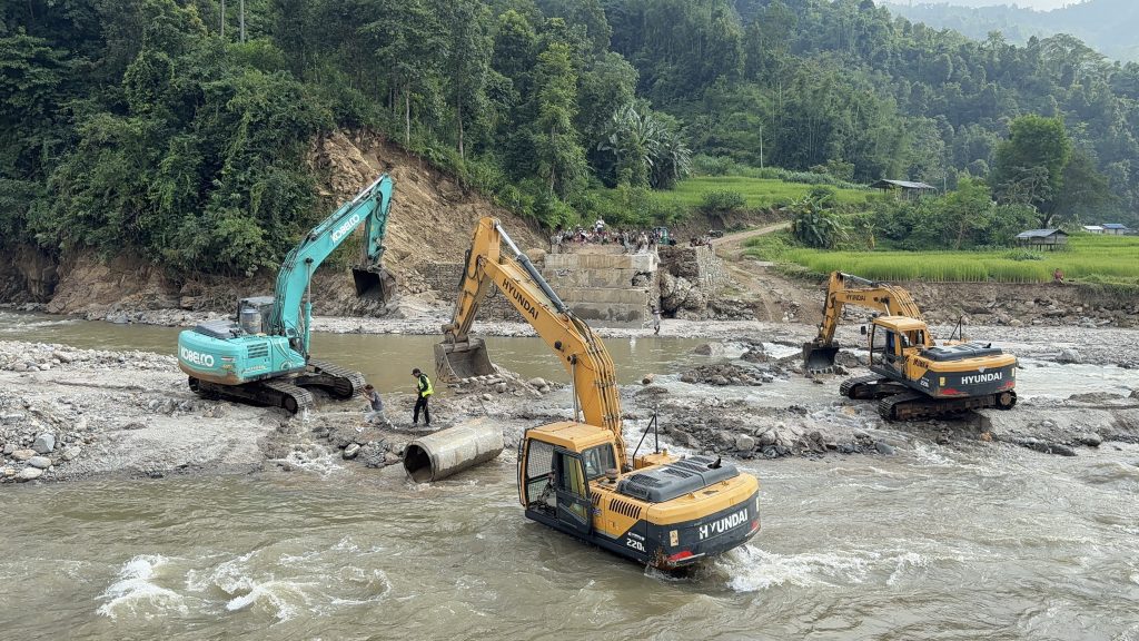 मेची राजमार्गको विकल्पमा जोगमाई खोलामा ‘डाइभर्सन’ हालेर यातायात सञ्चालनको तयारी
