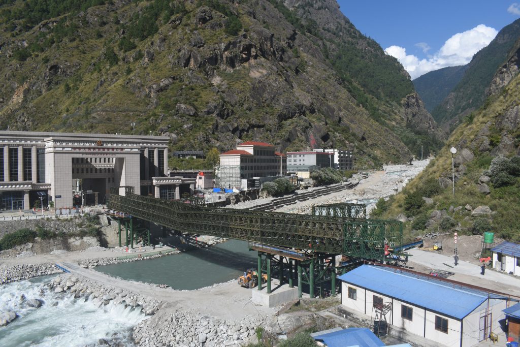 मितेरी पुलको पुनः निर्माण अन्तिम चरणमा, एक सातापछि सञ्चालनमा ल्याउने तयारी