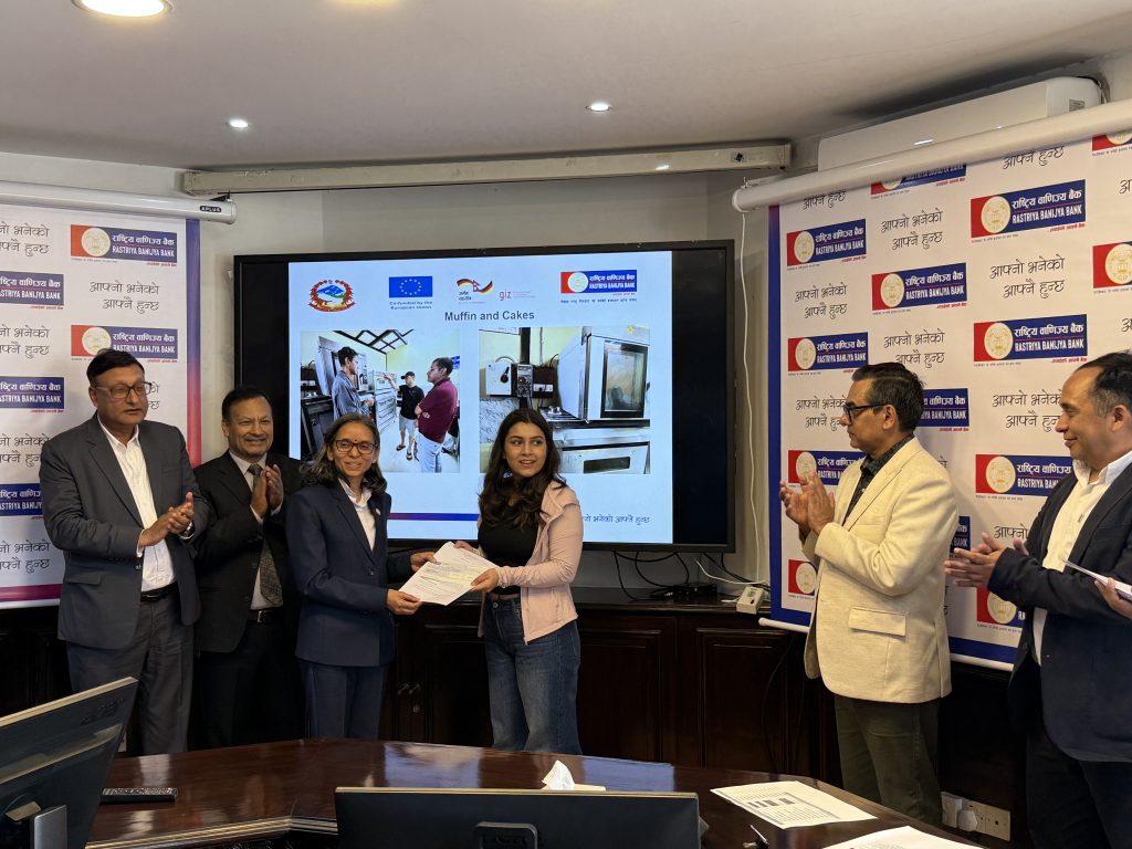 राष्ट्रिय वाणिज्य बैंकद्वारा ऊर्जा दक्षता प्रवर्द्धन गर्ने १३ उद्योगलाई चार करोड रुपैयाँ बढी अनुदान वितरण