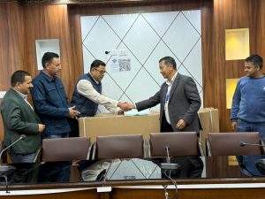 इप्पानद्वारा ऊर्जा मन्त्रालयलाई चार थान टेलिभिजन प्रदान