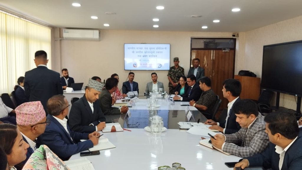 सामाजिक सञ्जालको विकृति रोक्न मिडिया काउन्सिल विधेयक अगाडी बढाउनुपर्छ :  मन्त्री खरेल