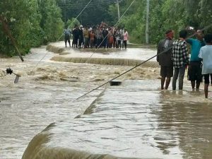 लखन्देहीको बाढीले बाँध भत्काउँदा चारसय बढी घर डुबानमा, विस्तापित नागरिकलाई शिविरमा राख्ने तयारी
