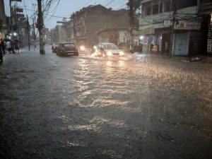 झापामा ४५० घर डुबानमा, पूर्वपश्चिम लोकमार्ग अवरुद्ध