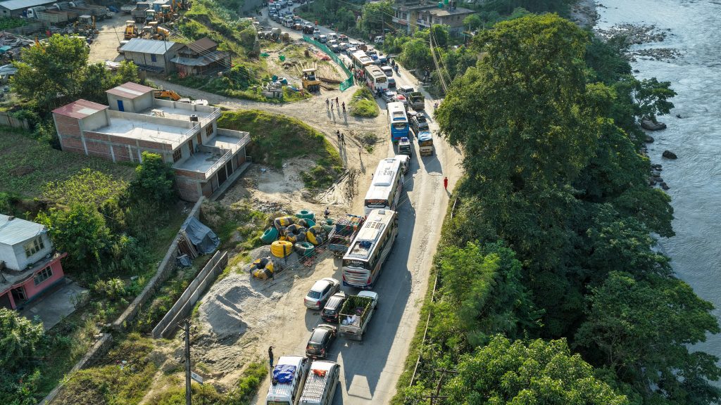नारायणगढ–मुग्लिन सडक र पृथ्वी राजमार्ग पूर्ण सञ्चालनमा आएसँगै बेनीघाटमा सवारीको चाप (तस्बिरहरु)