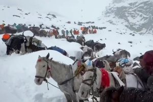 सगरमाथा नजिकै फसेका करिब हजार पर्वतारोहीको सकुशल उद्धार