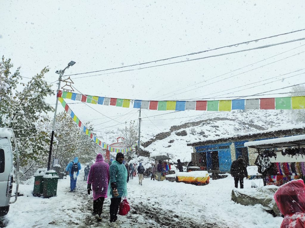 मुस्ताङमा कात्तिकमै बाक्लो हिमपात, कागबेनीदेखि मुक्तिनाथसम्मको यात्रा नगर्न आग्रह