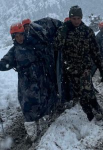 हिउँमा फसेका पर्यटकको उद्धार गर्न सकस