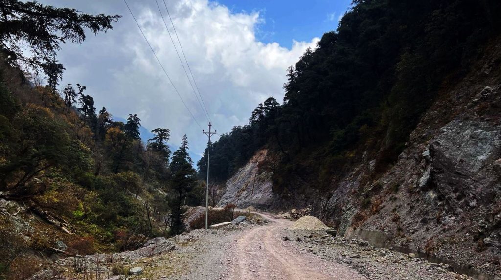 एक दशकमा पनि पूरा भएन १३ किलोमिटर सडक