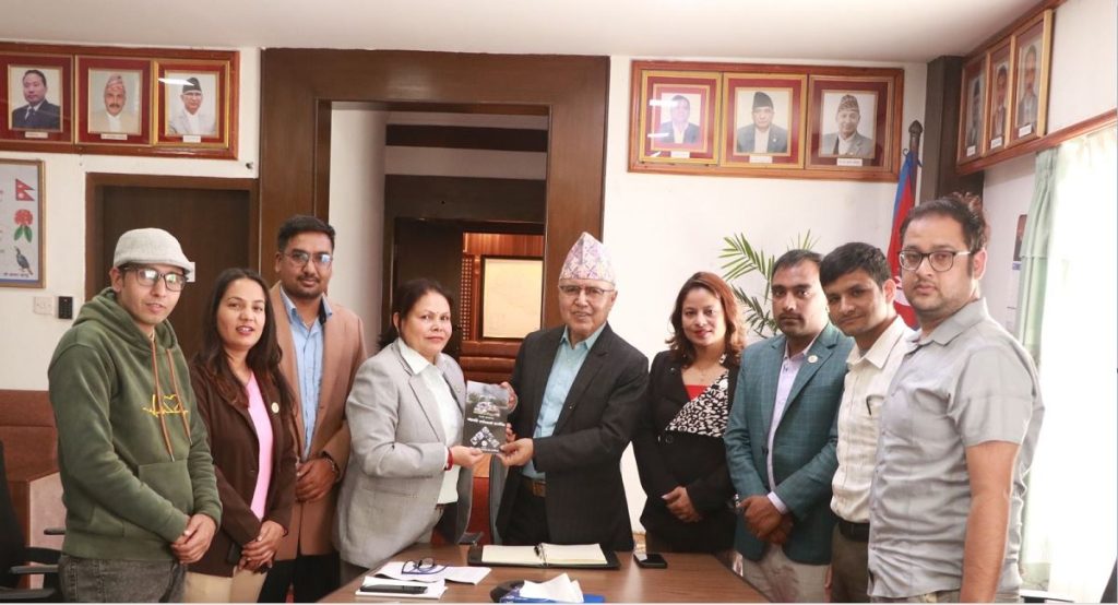 अर्थमन्त्रीलाई नाफिजको प्रतिवेदन