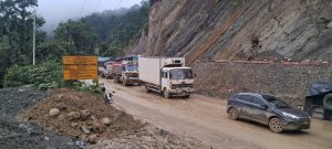 दाउन्ने छिचोल्नै सकस, कष्टकर यात्रा गर्न बाध्य यात्रु