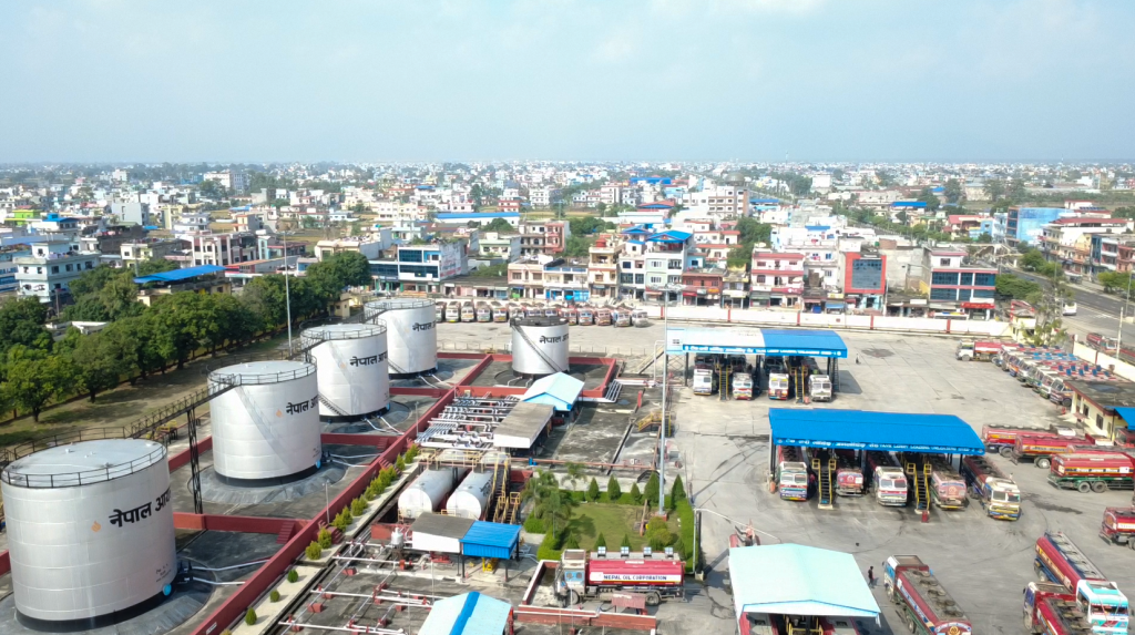 पेट्रोलियम पदार्थको खपत क्रमशः घट्दो