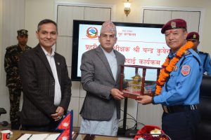 प्रहरी महानिरीक्षक खापुङको कार्यकाल सकियो, गृहमन्त्री अर्यालले गरे बिदाइ