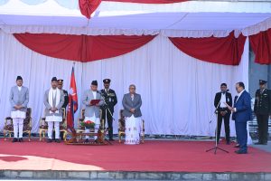 राष्ट्रपतिसमक्ष मधेस प्रदेशका नवनियुक्त प्रदेश प्रमुख कर्णले लिए शपथ