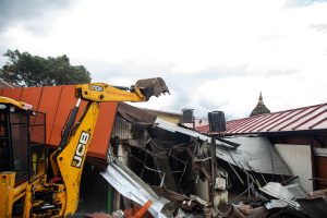 राम मन्दिर परिसर र कालमोचन घाटमा रहेका संरचनामा महानगरले चलायो डोजर(तस्बिरहरु)