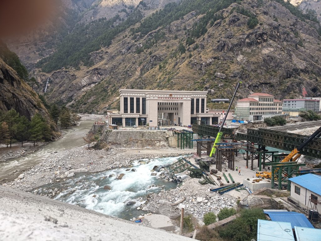 रसुवागढी नाकास्थित ‘बेलीब्रिज’ निर्माणमा निनियाँ पक्षले दियो तीव्रता