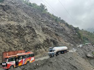 दासढुङ्गादेखि मुग्लिनसम्मको सडकमा सधैँ पहिरोको त्रास, तुइनखोला देखि कालीखोलासम्म उच्च जोखिम