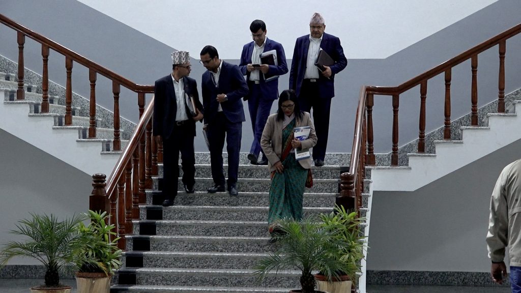 प्रधानमन्त्री कार्कीले गरिन् निर्वाचन आयोगका पदाधिकारीहरुसँग छलफल