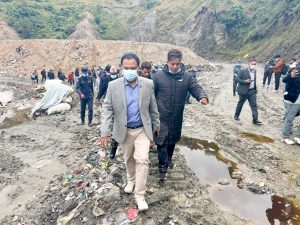 काठमाडौंका सडकमा फोहोर थुप्रिन थालेपछि मन्त्री घिसिङ ल्याण्डफिल्ड साइटको अनुगमनमा (तस्बिरहरु)