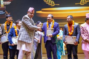 छैठौँ जिनियस म्युजिक अवार्डद्धारा श्रेष्ठ सम्मानित