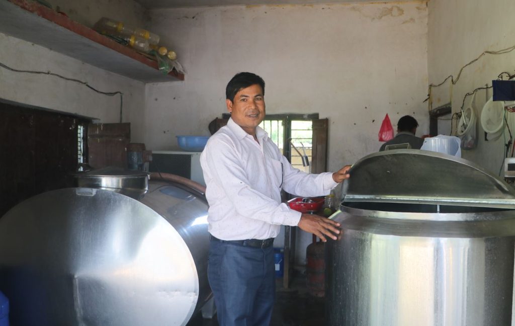 दूध बिक्रीबाट वार्षिक १३ लाख आम्दानी