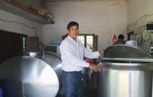 दूध बिक्रीबाट वार्षिक १३ लाख आम्दानी