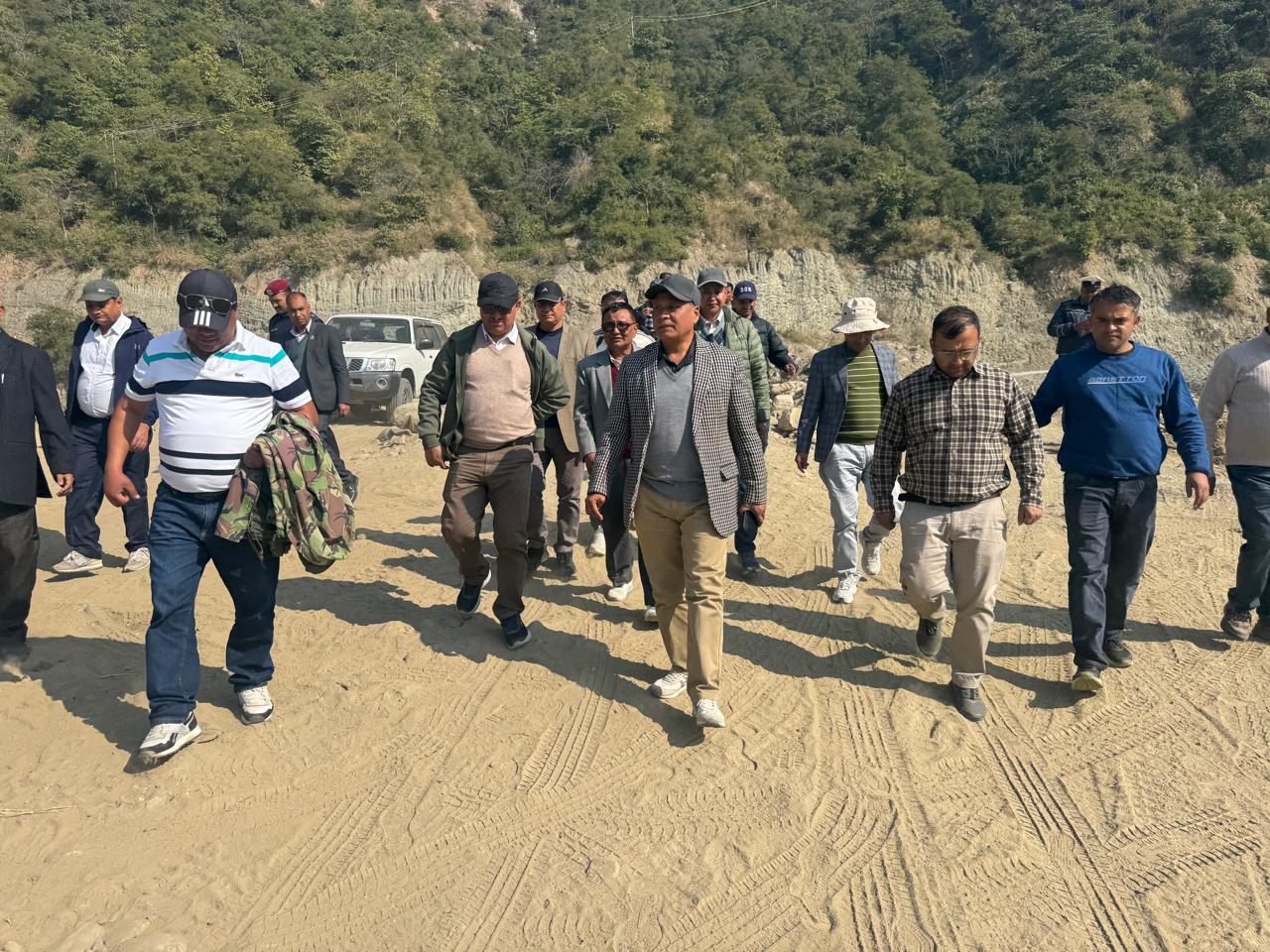 वीपी राजमार्गको पुनर्निर्माणका लागि दुई सिफ्टमा काम गर्न निर्देशन