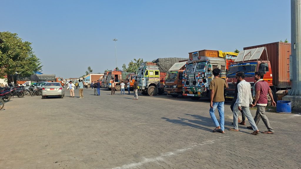 वीरगञ्ज भन्सारमा ’पेन डाउन’को असर : ५७ करोडको दैनिक आम्दानी शून्यमा झर्यो