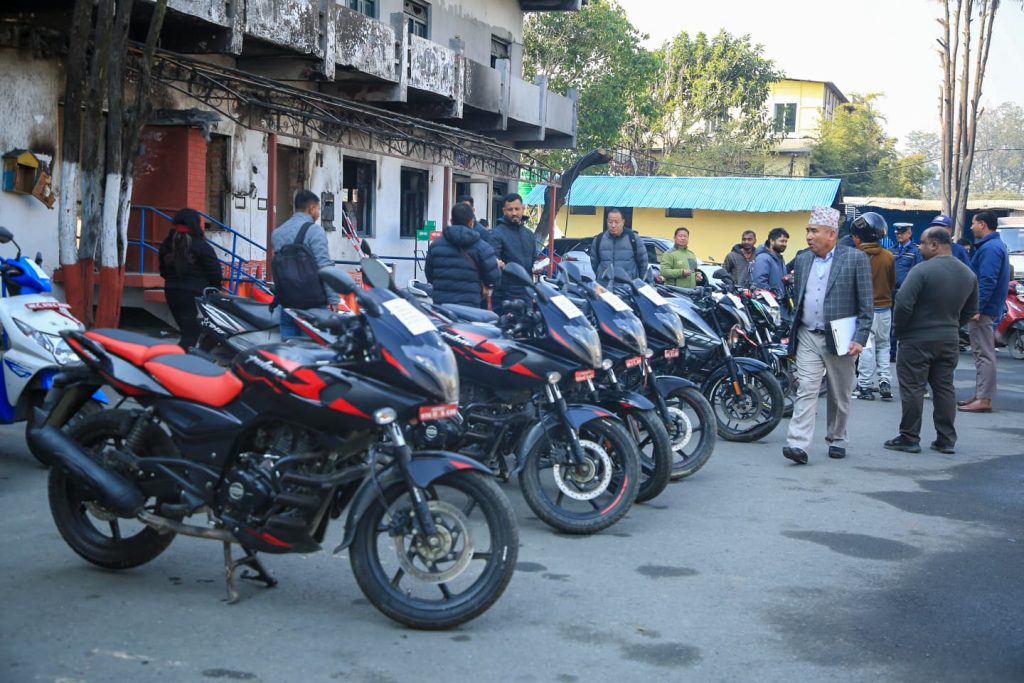 चोरी भएका ६० वटा मोटरसाइकल र स्कुटर हस्तान्तरण