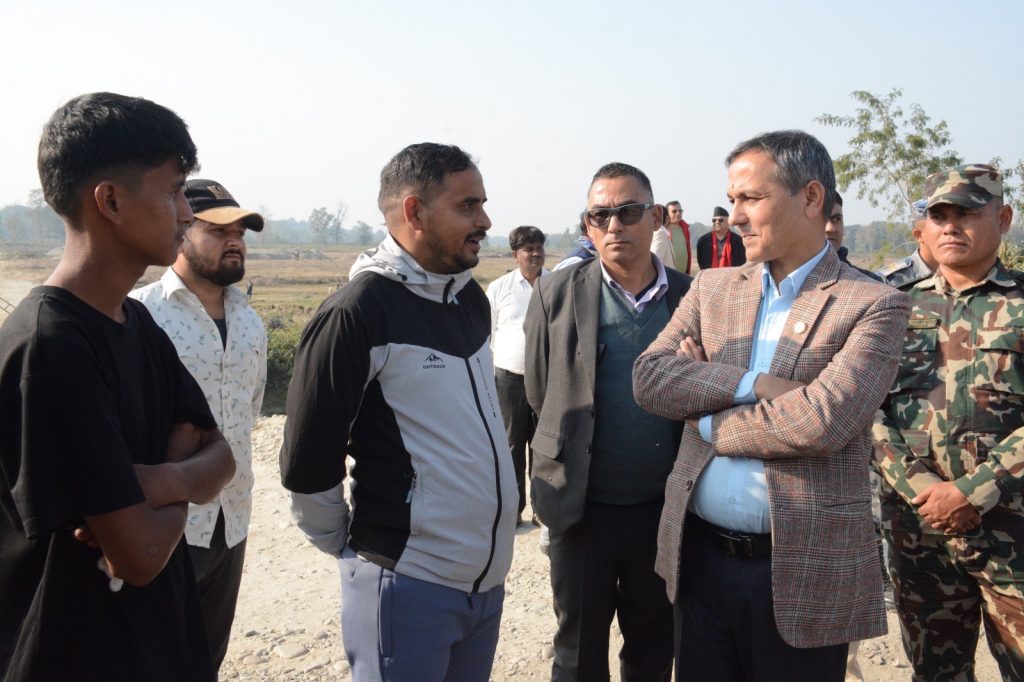 सुक्खा बन्दरगाह निर्माणस्थलको अनुगमनमा पुगे गृहमन्त्री अर्याल