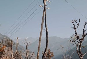 डडेल्धुरामा बिजुलीका खम्बा पुगे, पुगेन बिजुली