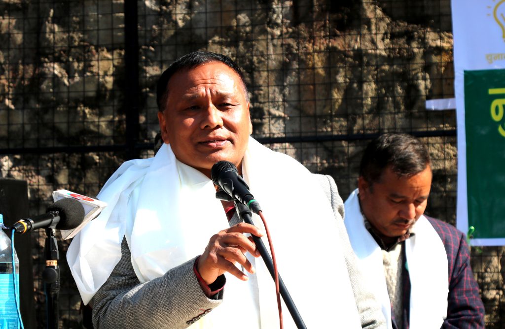 देश नयाँ शिराबाट अगाडि बढ्छः मन्त्री घिसिङ