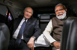 प्रोटोकल तोडेर पुटिनलाई मोदीको स्वागत, भारत–रुस सम्बन्ध रणनीतिक साझेदारीको नयाँ चरणमा