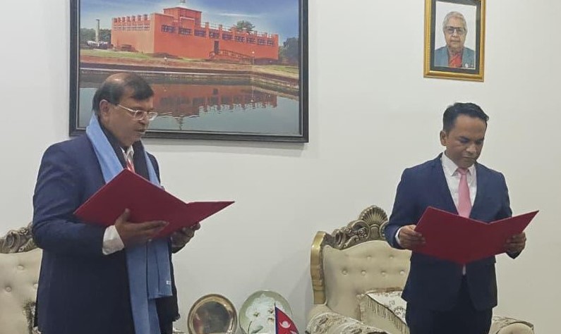 गर्भनर पौडेलसामु एनआईसी एशिया बैंकका नवनियुक्त अध्यक्ष अग्रवालले लिए शपथ