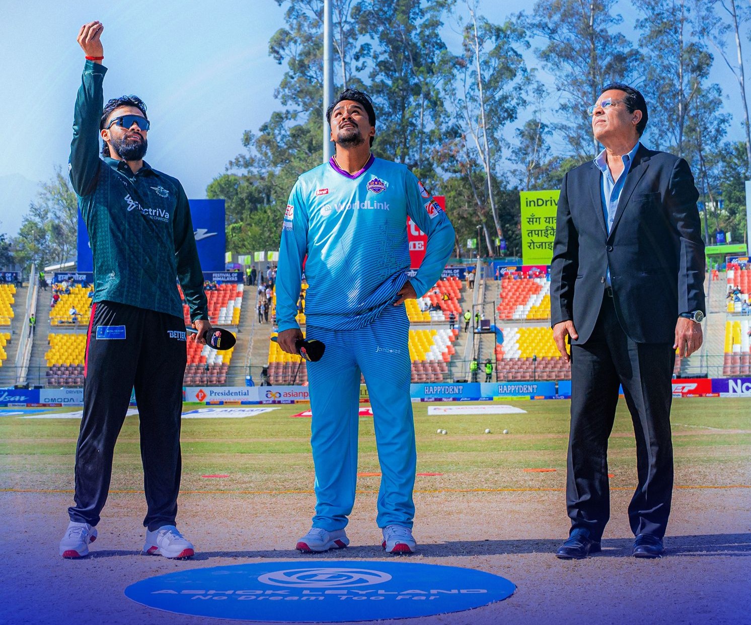 पोखराविरुद्ध काठमाण्डुले पहिला ब्याटिङ गर्दै