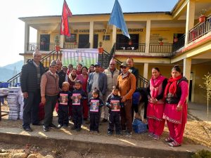 कामना सेवा विकास बैंकद्वारा स्याङ्जामा पोशाक तथा शैक्षिक सामग्री वितरण