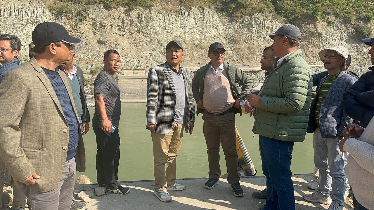 सिन्धुली र रामछाप जोड्ने खैरेनीघाटमा बेली ब्रिज जडान हुँदै