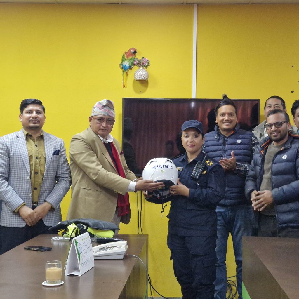 मेरो माइक्रोफाइनान्सद्वारा प्रहरी वृत्त सातदोबाटोलाई सामग्री हस्तान्तरण