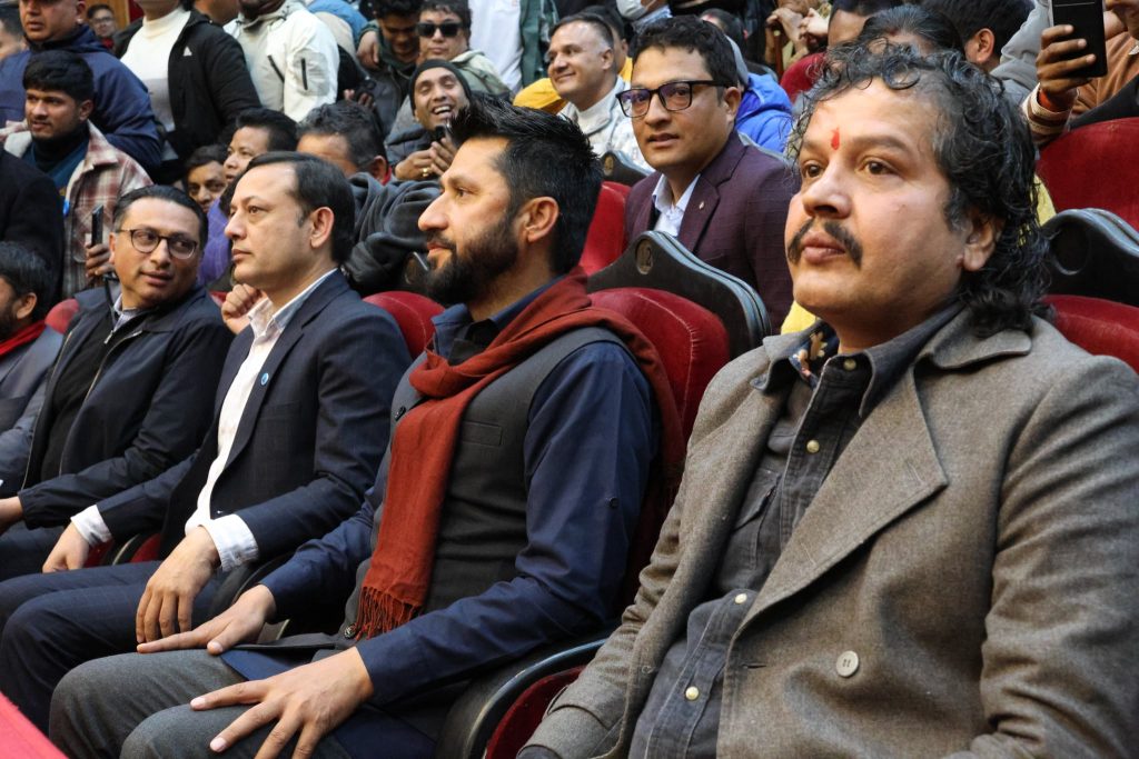 रवि लामिछानेले स्वर्णिम वाग्लेलाई देखाउँदै भने -अर्को आगामी वर्षको बजेट लेख्न सुरु गर्नुस्