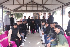 झापाका मतदातासँग बालेन (तस्बिरहरु)