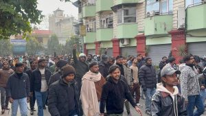 वीरगञ्जमा निषेधाज्ञा उल्लंघन गर्दै प्रर्दशनकारी सडकमा, तीनजना पक्राउ
