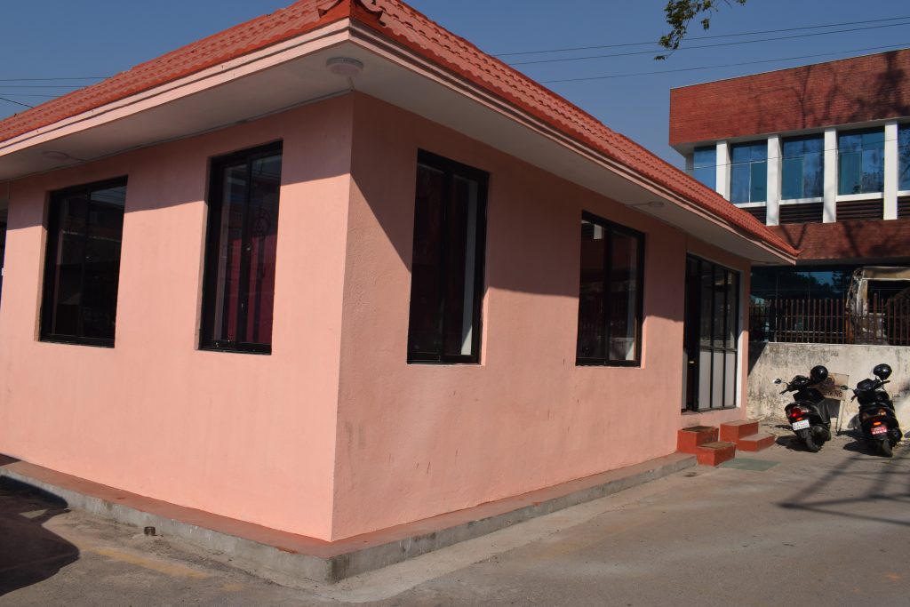 हिमालयन एभरेष्ट इन्स्योरेन्सद्वारा प्रहरी ईकाईलाई आवश्यक सामग्री हस्तान्तरण