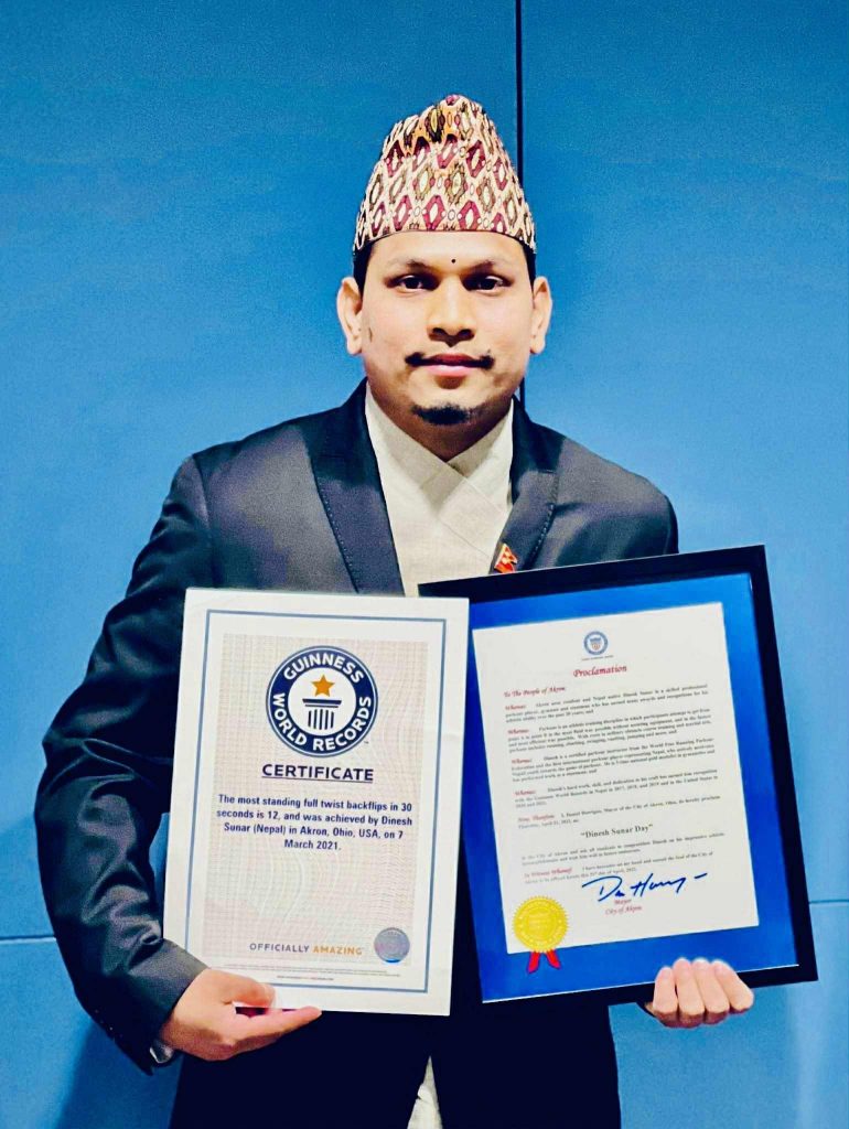 २१ पटक गिनिज वल्र्ड रेकर्ड धारक सुनारलाई खेल विज्ञानमा मानार्थ विद्यावारिधि