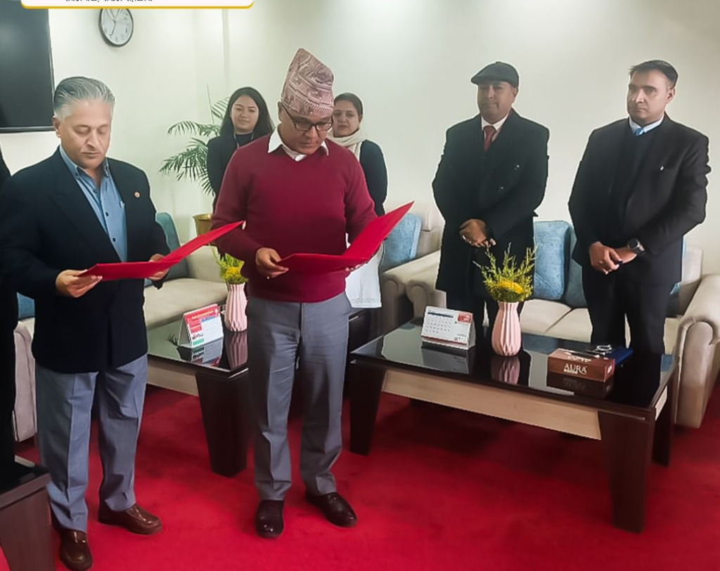 महालक्ष्मी विकास बैंकका नवनियुक्त अध्यक्ष उपाध्यायले लिए सपथ