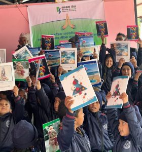 कामना सेवा विकास बैकद्वारा लक्ष्मी आधारभूत विद्यालयलाई शैक्षिक सामग्री प्रदान