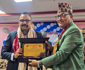सार्वजनिक स्वास्थ्य र शिक्षामा योगदानका लागि शारडा तथा मुरारका परिवार सम्मानित