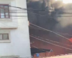 काठमाडाैंकाे सिना मंगलमा आगलागी, ४० मिनेट हुँदा पनि दमकल पुगेन